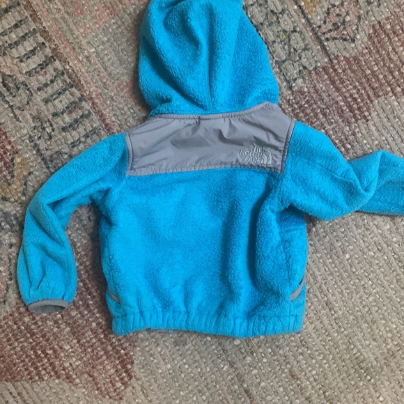 Kids North Face zip up hooded jacket - Picture 3 of 4